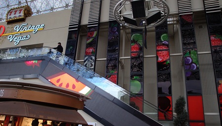 the D escalator